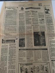 DÜNYA GAZETESİ - DOĞUM GÜNÜ HEDİYESİ (TURKISH NEWSPAPPER) - 27 MART 1968 - SADECE TEK YAPRAKTIR -Bedi Faik-Fatih Rıfkı Atay-Ercümend Melih Özbay-Necdet Kurdakul-F A Symonds-Muharrem Altıkan-Türk Bulgar ortak bildirisi yayınlandı-Başbakan Demirel Bulgaristanı resmen ziyaret etmeye çağrıldı-Liman durdurdu-Kadıköy Haydarpaşa koyu doldurulması işi durduruldu-Belediyeye bin lira ceza yazıldı-Turistlere karşı suçlar seri neticelendirilecek-Turizm konusunda 40 önemli tedbir-İstiklal Savaşı Gazileri şeref aylıklarını hâlâ alamadı-Zavallı Maliye memurları-Diyanet İşleri dışarıda Kur’an basımını yasaklıyor-MP li sekizler AP kabul etmiyor-Servet beyannamelerinin kaldırılması AP Meclis Grubunda dün kabul edildi-Heyelandan 8 ev yıkıldı-Bir aylık karısını 8 kurşunla öldürdü-Ortak bildiri-Uçan Türkler-Turizm hareketleri-Tanıtma-Kısa haberler-Dışardan-Solda tırmanış-Ben öldürmedim-Pratik bilgiler-Dr Cat-Bozz-Takvim