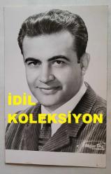 TRT İSTANBUL RADYOSU SES SANATÇISI ve KORO ŞEFİ BÜLENT ORAL'IN ORİJİNAL FOTOĞRAFI - 14 x 9 cm EBADINDA - BÜLENT ORAL STÜDYODA POZ VERİRKEN ÇEKİLMİŞ NET KALİTEDE BİR FOTOĞRAF... STÜDYO TAÇ
