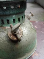 ANTİKA İSVEÇ YAPIMI MEŞHUR LÖKÜS GAZ LAMBASI Halk arasında 'civalı löküs' olarakta bilinen 1960'lardan OPTİMUS marka İSVEÇ YAPIMI LÜKÜS GAZ LAMBASI .