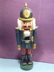 RF66-----ESKİ AHŞAP FINDIK KIRAN ASKER