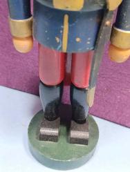 RF66-----ESKİ AHŞAP FINDIK KIRAN ASKER