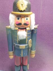 RF66-----ESKİ AHŞAP FINDIK KIRAN ASKER