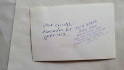 TÜRK HALK MÜZİĞİ SANATÇISI GÜLCAN OPEL'İN ORİJİNAL FOTOĞRAFI - 14 x 9 cm EBADINDA - GÜLCAN OPEL, KÖYÜNDE SAZ EŞLİĞİNDE TÜRKÜ OKURKEN ÇEKİLMİŞ BİR KARE (FOTO; ŞABAN ERDEM)