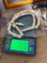 Orjinal Mahmut dişi fosilden yapılma Mahmut dişi tespih obje fotoğraflarını ekledim isteyene obje fotoğraflarını gönderirim antika fosil tespih büyük ölçü  72 gram işçilik bana aşttir