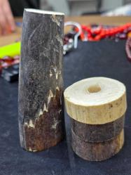 Orjinal Mahmut dişi fosilden yapılma Mahmut dişi tespih obje fotoğraflarını ekledim isteyene obje fotoğraflarını gönderirim antika fosil tespih büyük ölçü  72 gram işçilik bana aşttir