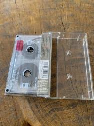 ZÜLFÜ LİVANELİ -  NEYLERSİN - KASET