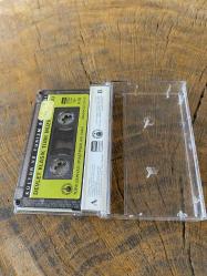 KÜLTÜR BAKANLIĞI DEVLET KLASİK TÜRK MÜZİĞİ KOROSU - ŞEF NEVZAT ATLIĞ - HACI ARİF BEY / RAHMİ BEY / ŞEVKİ BEY - KASET