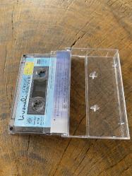 ZÜLFÜ LİVANELİ - GÖKYÜZÜ HERKESİNDİR - KASET