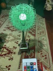 Masa Lambası (Kumandalı) Dekoratif Eyfel Kulesi formunda şık masa lambası. Üst kısmındaki tel örgü tasarım sayesinde hoş bir ışık yayar. RGB LED ışık sistemi ile farklı renklerde yanar ve kumandası ile kolayca kontrol edilir. Ev, ofis ve vitrin dekorasyonu için ideal. Temiz ve sorunsuz çalışmaktadır