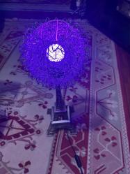 Masa Lambası (Kumandalı) Dekoratif Eyfel Kulesi formunda şık masa lambası. Üst kısmındaki tel örgü tasarım sayesinde hoş bir ışık yayar. RGB LED ışık sistemi ile farklı renklerde yanar ve kumandası ile kolayca kontrol edilir. Ev, ofis ve vitrin dekorasyonu için ideal. Temiz ve sorunsuz çalışmaktadır