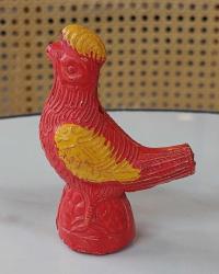LOT.4 » Avrupa, Kuş Figürlü Düdük. Kuş Düdüğü/Kuş Flütü/Geleneksel Halk Sanatı. Seramik Kalıp Döküm. El Yapımı, Kırmızı ve Sarı Boya ile Renklendirilmiş. Gövde Arkasında Ses çıkış Delikleri ve Ağızlık Kısmı Yer Almaktadır. Kullanıma Bağlı Aşınma Yaşını Gösteriyor. 1960'lar. Müzik Aletleri Koleksiyonu İçin Mükemmel Bir Üründür. (3,5×6,5x9 cm) Nadir.