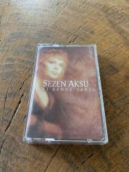 SEZEN AKSU - ADI BENDE SAKLI - KASET