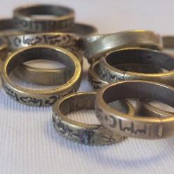 LOT.3 » 10 ADET CİHADİYE YÜZÜK. YAZILI. METAL. YAKIN DÖNEMDİR. 10 ADET FİYATIDIR.