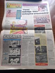 Türkiye Gazetesi - Turkish Newspaper - 23 Ağustos 1984 - Kültür ve Turizm Bakanı Mükerrem Taşçıoğlu ile sohbet fotoğraf - müstehcenlik artık önlenmelidir - İzmir fuarına edep geldi - Libya gemilerine el konuldu - koleraya davet - Divan edebiyatı kavramı üzerine bir araştırma yazan edebiyatçı Yücel Söztutan - Milli Eğitim Bakanı Vehbi Dinçerler öğrenciler bilgi hamalı olmayacak dedi - gülsuyu mahallesi halkının dramı - Resimli Evliya Çelebi seyahatnamesi hazırlayan Kemal Akmeriç Desen Samim Utkun Yazı Dizisi - Peygamberler tarihi yazan Abdüllatif Uyan Yazı Dizisi - Adana Belediye Başkanı Aytaç Durak Adana'yı büyük köy olmaktan kurtaracağız dedi fotoğraf - ABD Yunanistan'ın Türk tehdidi görüşünü kabul etmedi - Özkan Sümer'e göre hazırlık maçlarından sonra Trabzonspor - Beşiktaş teknik direktörü Stankoviç - Galatasaray'ın sezon başında milyonlar harcayarak kurduğu takım Derwall'e emanet - Karate hazırlayan Türkiye Gazetesi spor servisi - Karşıyaka menajeri Erol Baş gençlerimizden memnunuz