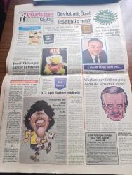 Türkiye Gazetesi - Turkish Newspaper - 5 Temmuz 1984 - Romanya başbakanı Constantin Dascaluscu Ankara'ya geldi ve Turgut Özal ile birlikte fotoğraf - işçi emekli 3 aylıkları 6213 7095 TL arttı - Profesör Doktor Cevat Babuna kan uyuşmazlığı artık hayati tehlike değil dedi - Milli Eğitim Bakanı Vehbi Dinçerler arapçanın ders olarak okutulmasında mahzur yok dedi - zeytinyağı kanser tehlikesini azaltıyor - Hürriyet gazetesi kokteyl verdi Fotoğrafı - Alman devlet başkanı Weizsäcker Türk dostu fotoğraf - Ankara Üniversitesi ilahiyat fakültesi dekanı Talat Koçyiğit türban bazı kız öğrenciler için bir kolaylıktır dedi - resimli Evliya Çelebi seyahatnamesi hazırlayan Kemal Akmeriç Desen Samim Utkun Yazı Dizisi Yalçın - Peygamberler tarihi yazan Abdüllatif Uyan Yazı Dizisi - ilk sanayi fuarımız Kocaeli fuarı milletlerarası olma yolunda - Türkiye'de 745 halk ve çocuk kütüphanesi bulunuyor - Amerika'da amatör sporcuları özel teşebbüs destekliyor - Galatasaray'da oynayacak olan Yusuf Altıntaş foto