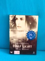 ALACAKARANLIK (HALF LIGHT) SIFIR ÜRÜN