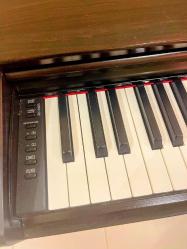 Yamaha Arius YDP-43 dijital piyano.