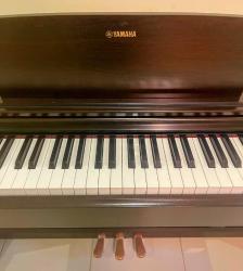 Yamaha Arius YDP-43 dijital piyano.