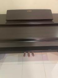 Yamaha Arius YDP-43 dijital piyano.
