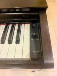 Yamaha Arius YDP-43 dijital piyano.