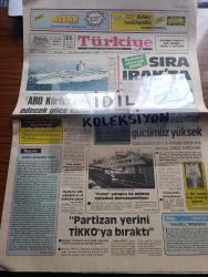 Türkiye Gazetesi - Turkish Newspaper - 26 Mayıs 1984 - serbest ekonomiye doğru yazan Yalçın Özer Başmakale - milletlerarası stratejik araştırmalar enstitüsü raporu ABD körfeze müdahale edecek güce sahip - Başbakan Turgut Özal Libya'dan döndü sıra Irak'ta - Partizan yerini TİKKO'ya bıraktı - Kütahya'da çini sergisi açıldı - Resimli Evliya Çelebi seyahatnamesi hazırlayan Kemal Akmeriç Desen Samim Utkun Yazı Dizisi - Peygamberler tarihi yazan Abdüllatif Uyan Yazı Dizisi - Eyüp ortakçılar ortaokulunda seramik atölyesi açıldı fotoğraf - Fransa'da televizyonlu telefon yapıldı - Ligin son perdesi bugün açılıyor Galatasaray Sakaryaspor maçı - basketbolda Eczacıbaşı pahalı transferden vazgeçti - Ahmet Suat Özyazıcı İzmir'de Trabzonspor olayını anlatacak - boksör Cemal Öner'e  ABD'den profesyonellik teklifi geldi fotoğraf - Efe Aydan Fenerbahçe'den ayrılıyor - boksörlerimiz Los Angeles Olimpiyatları hazırlığında - Futbol federasyonu Başkanı Yılmaz Tokatlı en büyük başarımız gençlere ilgidir dedi