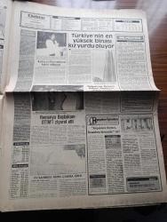 Türkiye Gazetesi - Turkish Newspaper - 7 Temmuz 1984 - Ortadoğu'ya açılmak derken yazan Yalçın Özer Başmakale - SODEP büyük Kongresi başladı - Özel sektör hamle yaptı - İstanbul Belediye Başkanı Bedrettin Dalan Londra'ya gidiyor - partiler okullara Arapça dersi konmasını destekliyor - Turgut Özal Bülent Ulusu'ya cevap verdi bölme gayretleri hüsrana uğrayacak - Yargıtay MSP davasını esastan bozdu - Avrupa Birleşik Devletleri'ne doğru - Odakulede patlama oldu 2 kişi yaralandı  - komünizmin Afrika macerası yazan Murtaza Ade İmam Tercüme Murat Canbek Yazı Dizisi - Romanya başbakanı Constantin Dascaluscu OTİM'i ziyaret etti fotoğraf - Resimli Evliya Çelebi seyahatnamesi hazırlayan Kemal Akmeriç Desen Samim Utkun Yazı Dizisi - Peygamberler tarihi yazan Abdüllatif Uyan Yazı Dizisi - güzel fıkralar - Her kahveye bir kitaplık kampanyasına TRT de katılıyor - Gediz Ulu Camii ibadete açıldı - milli futbol takımları baş antrenörlüğüne getirilmesi beklenen Candan Tarhan önce taktik sonra fizik dedi
