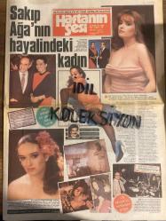 HAFTANIN SESİ GAZETESİ - DOĞUM GÜNÜ HEDİYESİ (TURKİSH - NEWSPAPER) - 27 ARALIK 1985 - SAYI : 52 - TAM TAKIM 12 SAYFADIR -Sakıp Sabancı-Müjde Ar-Mazhar Alanson-Hacı Ömer Sabancı-Türkan Şoray-Atilla Özdemiroğlu-Cihan Ünal-Onno Tunç-Ali Koç-Kadir İnanır-Sevtap Parman-İbrahim Ünsü-Erdoğan Tokatlı-Hülya Darcan-Tanju Korel-Bruno Cramer-Mireille Darc-Erol Günaydın-İhsan Yüce-Sümer Tilmaç-Oya Aydoğan-Kamil Dizdar-Meral Orhonsay-Gönül Yazar-Vural Öger-Muazzez Abacı-Ahu Tuğba-Prenses Banu-Sibel Can-Nükhet Duru-Nesrin Topkapı-Tülay Karaca-Tolga Han-Nadya Peker-Zeki Müren-Orhan Gencebay-Nilüfer-Neco-Zeki Alasya-Metin Akpınar-Akın Akınözü-Sazanne Aksu-İzzet Altınmeşe-Mustafa Topaloğlu-Belkıs Akkale-Barış Manço-Ajda Pekkan-Erol Evgin-Uğur Böcekleri-Küçük Emrah-Nazan Şoray-İpek Pınar-Prenses Banu-Hakan Peker-Yasemin Kutsi-Selçuk Tekay-Behzat Şenyıldız-Hasan Ekinci-Bülent Ersoy-Türkan Şoray-Cihan Ünal-Nükhet Duru-Metin Arı-Perihan Savaş-Serpil Çakmaklı-Emel Sayın-David Younes-Leo Andrade-Serbülent Sul