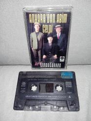 Kaset Grup Gündoğarken Ankara'dan abim geldi albümü. Orijinal mavi bandrollü dönem baskı albüm, sorunsuz çalışıyor koleksiyonluk