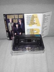 Kaset Grup Gündoğarken Ankara'dan abim geldi albümü. Orijinal mavi bandrollü dönem baskı albüm, sorunsuz çalışıyor koleksiyonluk