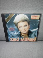 CD Zeki Müren zirvedeki şarkılar albümü.  Orijinal 1990 pembe bandrollü dönem baskı albüm. Kartonet 10 üzerinden 9. Disk 10 üzerinden 9.9 sorunsuz çalışıyor koleksiyonluk
