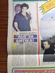 Türkiye Çiçek Magazin Gazetesi - Turkish Newspaper - 14 Haziran 1984 - İlahiyat fakültesi vakfı ata sporu güreşi yaşatmaya çalışıyor - pehlivanlar er meydanında fotoğraf - Tarık Akan çevireceği bir Pehlivan filmi için dikkatle yağlı güreşi öğrenmeye çalışıyor fotoğraf - pehlivanlar için kilolarca yağ harcandı fotoğraf - hayatım roman yayınlanan her yazıya 1000 TL veriyoruz - göç yazan Hüsniye Mandacı - Bir yıllık yuvanın 24 yıllık dramı yazan Arif Taşkın - ayakkabıdaki mutluluk yazan Fatih Zeytun - yolun sonu oynayanlar Aslan Yenihayat Seda Sevinç reji ve senaryo Tevfik Çakmak Foto Roman - bağımsızlığını 40 gün 40 gece kutlayan ülke  Bruney Sultanlığı - Beşiktaşlı futbolcu Necdet'in Alo'su antika fotoğraf - Burney'in bağımsızlığını kutlayan Pakistan lideri Ziya Ül Hak fotoğraf - Musa El Bokiah'ın misafirler arasında Prens Charles da vardı fotoğraf - tarihi roman güneşe doğru yazan C. Cem Ertürk Yazı Dizisi