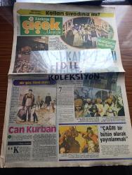 Türkiye Çiçek Magazin Gazetesi - Turkish Newspaper - 3 Temmuz 1984 - altın tapınaktaki büyük baskından sonra Hindistan güvenlik kuvvetleri Sih avına çıktı - inançlarına sımsıkı bağlı Sih'ler zora boyun eğmeyecek fotoğraf - Bir göç filmi daha can kurban - Mahmut Tuncer'in başrolünü oynadığı Can Kurban'da Neşe Aksoy Aslı Öncü Levent Çakır Ve Hayati Hamzaoğlu gibi oyuncular da yer alıyor fotoğraf - çağrı filmi bir bütün olarak yayınlanmalı - çağrı filmini sürükleyen Anthony Quinn Hz Hamza rolünde başarılı bir oyun çıkarıyor fotoğraf - tarihi roman güneşe doğru yazan C. Cem Ertürk Yazı Dizisi - kırılan ümidimi oğullarında aradım yazan Fahri Şenol - Ermeni terörünün bir başka yönü bir Fransız gazetecinin Türkiye incelemesi dönemeç oynayanlar Leyla Somer Dündar Yıldız Foto Roman - hayırdır inşallah rüya yorumları - çocuk sevgisi sömürlüyor lahana bebekler fotoğraf - renk açmak için daha ucuz diye kullanılan Kloram saçları yakarak döküyor fotoğraf - Durak eğlence ve karikatür köşesi