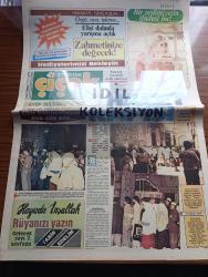 Türkiye Çiçek Magazin Gazetesi - Turkish Newspaper - 21 Haziran 1984 - Hacet Kapısı Eyüp Sultan fotoğraf - Eyüp Sultan'ın kabri dolup dolup taşıyor - Eyüp Sultan'ın yaz kış ziyaretçisi eksik olmuyor - Bir teslimiyetin ifadesi bu fotoğraf - Eyüp Sultan'ın kabrini Akşemsettin hazretleri buldu - Bir polisin kaleminden bir polisin acı sonu koca katili Müzeyyen - pişmanlık ateşi yazan dertli anne - bulmaca - burası İstanbul'un gözbebeği Adalar gezince seyredince bir burukluk kaplıyor içimizi fotoğraf - yolun sonu oynayanlar Aslan Yenihayat Seda Sevinç reji ve senaryo Tevfik Çakmak Foto Roman - eskinin haberleşme üssü efsane Kayalar - güneşe doğru yazan Cemalettin Cem Ertürk Yazı Dizisi - Kaliforniya çölü'nün ortasında Cabazon dev bir dinazor fotoğraf - uzaktan bakıldığında dev bir sosis bir şapka bir bardak gibi görünen dev binalar içine modern eğlence merkezleri kurulmuş - amerika'yı adım adım gezen Alman yazar Wolfgang M. Ebert gördüğü manzarayı tek cümle ile izah etti dilim tutuldu