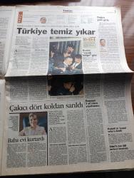 Yeni Bin Yıl Gazetesi - Turkish Newspaper - 24 Aralık 1999 - Dahi çocuk Murat Muratoğlu'nun büyük yalnızlığı fotoğraf - Fenerbahçe teknik direktörü Zeman'a göre futbolcuları inançsız - İstanbul'da fuhuş yaparken yakalanan Türk su kayağı milli takımı sporcusu Elena Ivanova federasyon beni kötü yola düşürdü dedi fotoğraf - Şişli Eski Belediye Başkanı Gülay Aslıtürk Londra'da serbest bırakıldı - Alaattin Çakıcı Fransız vatandaşı gibi - Yunan polisince yakalanan Hasan Heybetli Cennet Vatana döndü - sanal alemde müzik seti - Süleyman Demirel Orhan Gencebay'a şükran plaketi verdi fotoğraf - Avrupa Birliği mi elbette evet - Son 48 saat içinde binlerce Çeçen sivil başkent Grozni'yi terk etti - Louis Vuitton birçok ünlü gibi Alaaddin Çakıcı'nın da tercihi fotoğraf - Hamdi Alkan sahneye ihanet etmedim - bu akşam Beyoğlu'nda etkinlikler - 13. Savaşçı başrolde Antonio Banderas sinemalarda - dövüş kulübü sinemalarda - Ronaldo öldü yaşasın Rivaldo fotoğraf -  Fatih Terim'e 10 milyon dolar