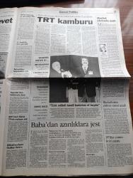 Yeni Bin Yıl Gazetesi - Turkish Newspaper - 24 Aralık 1999 - Dahi çocuk Murat Muratoğlu'nun büyük yalnızlığı fotoğraf - Fenerbahçe teknik direktörü Zeman'a göre futbolcuları inançsız - İstanbul'da fuhuş yaparken yakalanan Türk su kayağı milli takımı sporcusu Elena Ivanova federasyon beni kötü yola düşürdü dedi fotoğraf - Şişli Eski Belediye Başkanı Gülay Aslıtürk Londra'da serbest bırakıldı - Alaattin Çakıcı Fransız vatandaşı gibi - Yunan polisince yakalanan Hasan Heybetli Cennet Vatana döndü - sanal alemde müzik seti - Süleyman Demirel Orhan Gencebay'a şükran plaketi verdi fotoğraf - Avrupa Birliği mi elbette evet - Son 48 saat içinde binlerce Çeçen sivil başkent Grozni'yi terk etti - Louis Vuitton birçok ünlü gibi Alaaddin Çakıcı'nın da tercihi fotoğraf - Hamdi Alkan sahneye ihanet etmedim - bu akşam Beyoğlu'nda etkinlikler - 13. Savaşçı başrolde Antonio Banderas sinemalarda - dövüş kulübü sinemalarda - Ronaldo öldü yaşasın Rivaldo fotoğraf -  Fatih Terim'e 10 milyon dolar