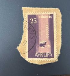 Türk Pulu - Turkish Stamp -  Mektup Zarfından Kesilmiş / Postadan Geçmiş Pul Filateli - DAMGALI - AVRUPA CEPT SERİSİ - KÜTÜKTEN FİLİZLENEN YAPRAKLI DAL TEMALI PUL, 25 PARA - Türkiye Cumhuriyeti - NOSTALJİK DOĞUM GÜNÜ HEDİYESİ