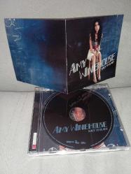 Cd Amy Winehouse back to black albümü. Orijinal. Dinlemeyi etkilemeyen çizikler var. Sorunsuz çalışıyor koleksiyonluk