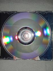 Cd Amy Winehouse back to black albümü. Orijinal. Dinlemeyi etkilemeyen çizikler var. Sorunsuz çalışıyor koleksiyonluk