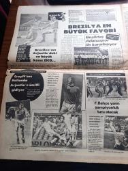 İstanbul Gazetesi - Turkish Newspaper - 20 Mayıs 1978 - yavru vatan Kıbrıs'ta ve tüm yurtta 19 Mayıs coşkuyla kutlandı - solcular İnönü stadını bombaladı - Ankara'da bir lise öğrencisi yaralandı - 59 yıl önce Ata'nın ayak bastığı Samsun en mutlu gününü yaşadı - RCD bölgesel planlama konseyi Ankara'da toplandı fotoğraf - İnönü stadında yapılan 19 Mayıs gösterilerinden bir an fotoğraf - Yunanistan'a uyardık tahrik edici hareketlerden kaçınız fotoğraf - Merterliler şehir suyuna kavuştu fotoğraf - Aldo Moro'nun katili tespit edildi - eski milli güreşçi Burhan Gürkan Tavla şampiyonu oldu - burç falınız - sonsuz fedakarlık Florance Nightingale'in öyküsü - Hitler ve öyküsü - Türk büyükleri Gazi Osman Paşa - Beşiktaş Adanaspor ile karşılaşıyor - Cruyff'suz Hollanda Arjantin'e ümitli gidiyor - Brezilya'nın arjantin'deki en büyük kozu Zico fotoğraf - Fenerbahçe Yarın şampiyonluk turu atacak - Ankara'dan bir yıldız daha geldi Gönül Özben fotoğraf - modacılar çiçekten bir türlü vazgeçemiyor foto
