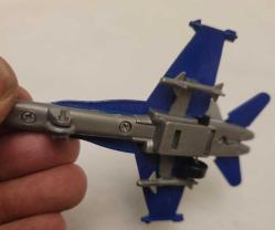 BOMBALARIYLA METAL SAVAŞ UÇAĞI MODEL. KOLEKSİYONDAN. TEK TEKERİ EKSİK.