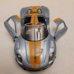 KUSURSUZ GÜZELLİKTE METAL MODEL ARABA. KOLEKSİYONLUK.