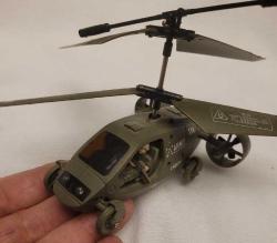 MODEL SAVAŞ HELİKOPTERİ. İNSANLI. SERT PLASTİK. NADİR.