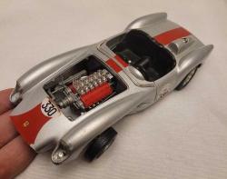 KOLEKSİYONDAN BÜYÜK BOY METAL MODEL ARABA. DETAYLAR MÜTHİŞ.