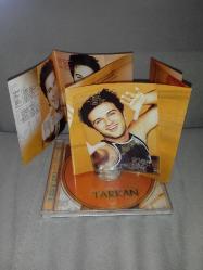 CD Tarkan ölürüm sana albümü. Orijinal. 1997 sarı bandrollü dönem baskı albüm. Dinlemeyi etkilemeyen çizikler var, sorunsuz çalışıyor. Kartonet tertemiz koleksiyonluk