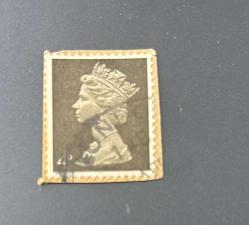 İngiltere Pulu - England Stamp - Mektup Zarfından Kesilmiş/Postadan Geçmiş Pul Filateli -Damgalı -  KRALİÇE II. ELIZABETH TEMALI PUL, 2 PARA - YABANCI PULLAR - NOSTALJİK DOĞUM GÜNÜ HEDİYESİ