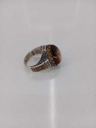 GÜMÜŞ YÜZÜK, ELİF VE VAV HARFLİ, KEHRİBAR TAŞLI, OSMANLI TARZI KALEM İŞÇİLİKLİ