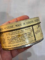 The Balkan Sobranie kutu