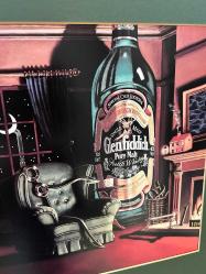 Glenfiddich Pure Malt viski temalı bir tablo/poster.