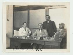 1932 SENESİ SİLAH FABRİKASI YÖNETİCİLERİ MASA ETRAFINDA ORİJİNAL FOTOĞRAF...