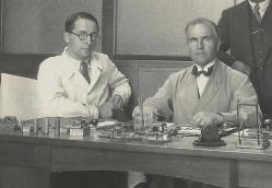 1932 SENESİ SİLAH FABRİKASI YÖNETİCİLERİ MASA ETRAFINDA ORİJİNAL FOTOĞRAF...